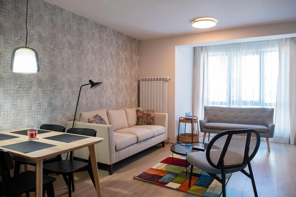 New York: A Spacious Modern Apartment With Parking Sofia Exterior foto